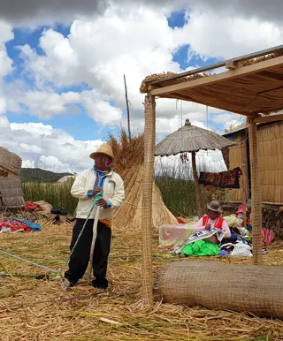 Besuche die Uros auf ihren schwimmenden Inseln